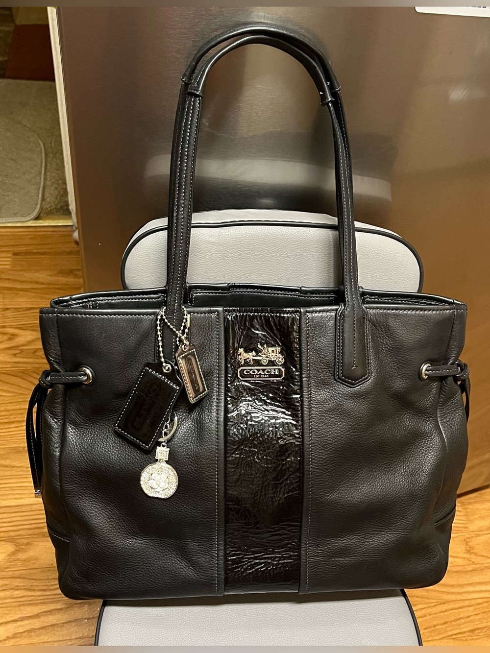 Coach Chelsea 2011 Black Leather Stripe Tote Charlie Carriage Logo . Pre loved